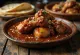 Mole rojo s kuřecím masem, v bohaté chilli omáčce
