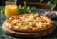 Exotická Havajská pizza posypaná strouhaným kokosem