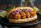 Pan con chicharrón s křupavým chlebem, vepřovým masem a koriandrem