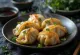 Gyoza knedlíčky s kuřecím masem, jemné a kořeněné, čerstvě připravené