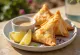 Samosa s tuňákem a červenou cibulí v křupavém těstě