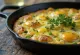 Frittata s pórkem a sýrem Gruyère, zdobená čerstvou petrželkou