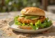 Tofu burger při podávání