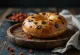 Čerstvě upečený pikantní chilli-čokoládový bagel
