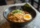 Onsen Tamago Ramen, japonská polévka, s měkkým vejcem, ramen nudlemi, zelenou cibulkou a dalšími přísadami