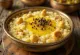 Thinai pongal, z béru italského, podávaný s čerstvou zeleninou