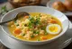 Čerstvé Arroz Caldo se zeleninou, vejcem a koriandrem