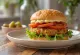 Cizrnový burger s čerstvou zeleninou