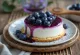 Borůvkový panna cotta dort s ovocnou ozdobou
