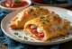 Empanada s rajčaty a mozzarellou se sýrem a oreganem